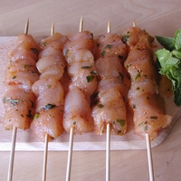 Recept van Krokante kipspiesjes in honingmosterdsaus op Receptenenzo